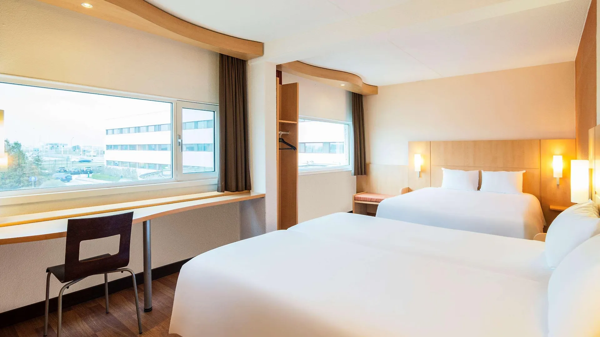 Ibis Schiphol Amsterdam Airport Hotel Badhoevedorp 3*,